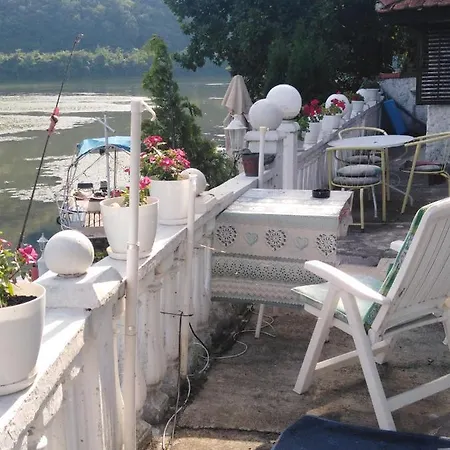 فيلة Kuca Na Obali Jezera Sa Bazenom *